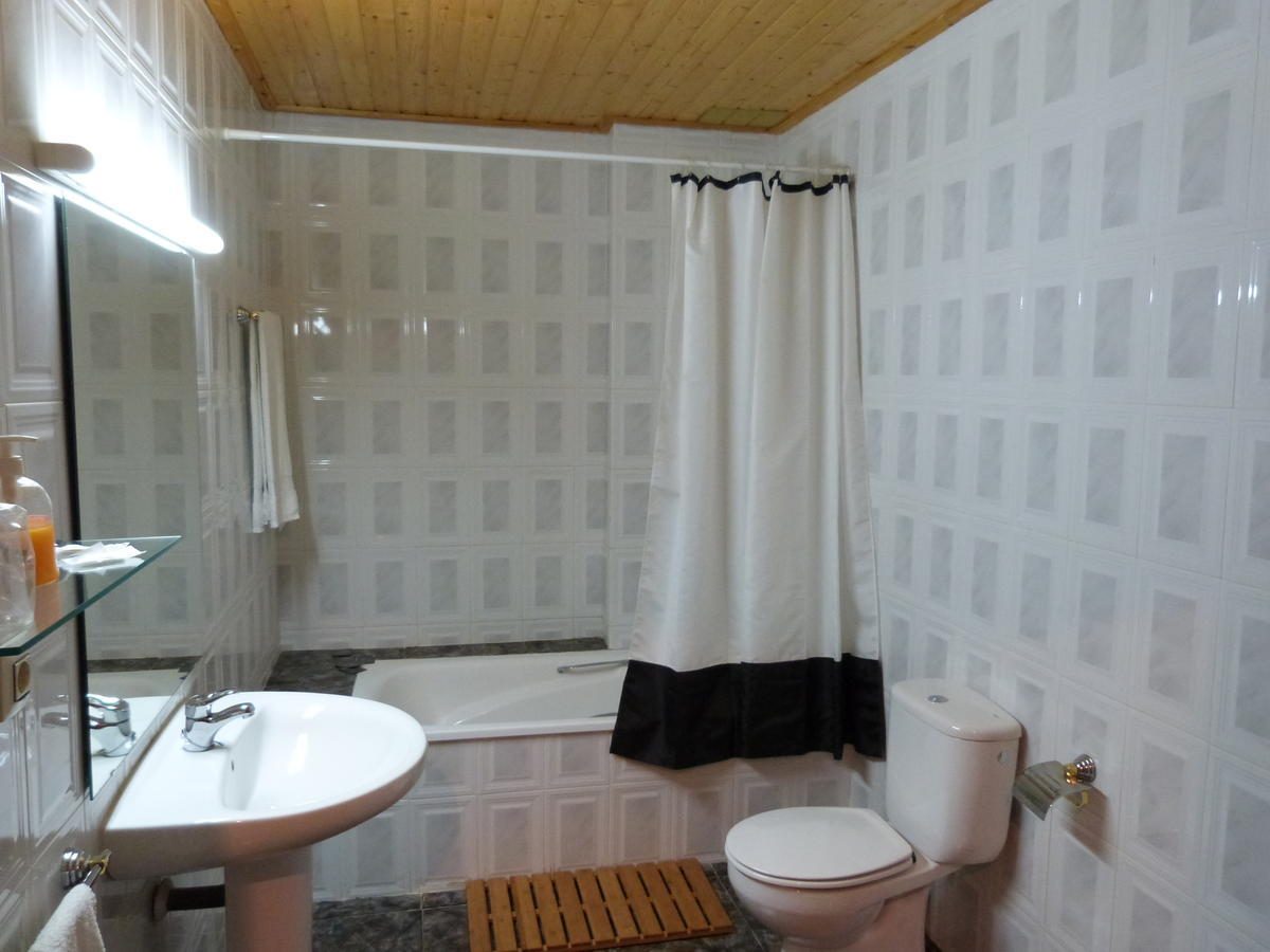 Ca L'Amadeu Hotel Vilanova de Escornalbou Ruang foto