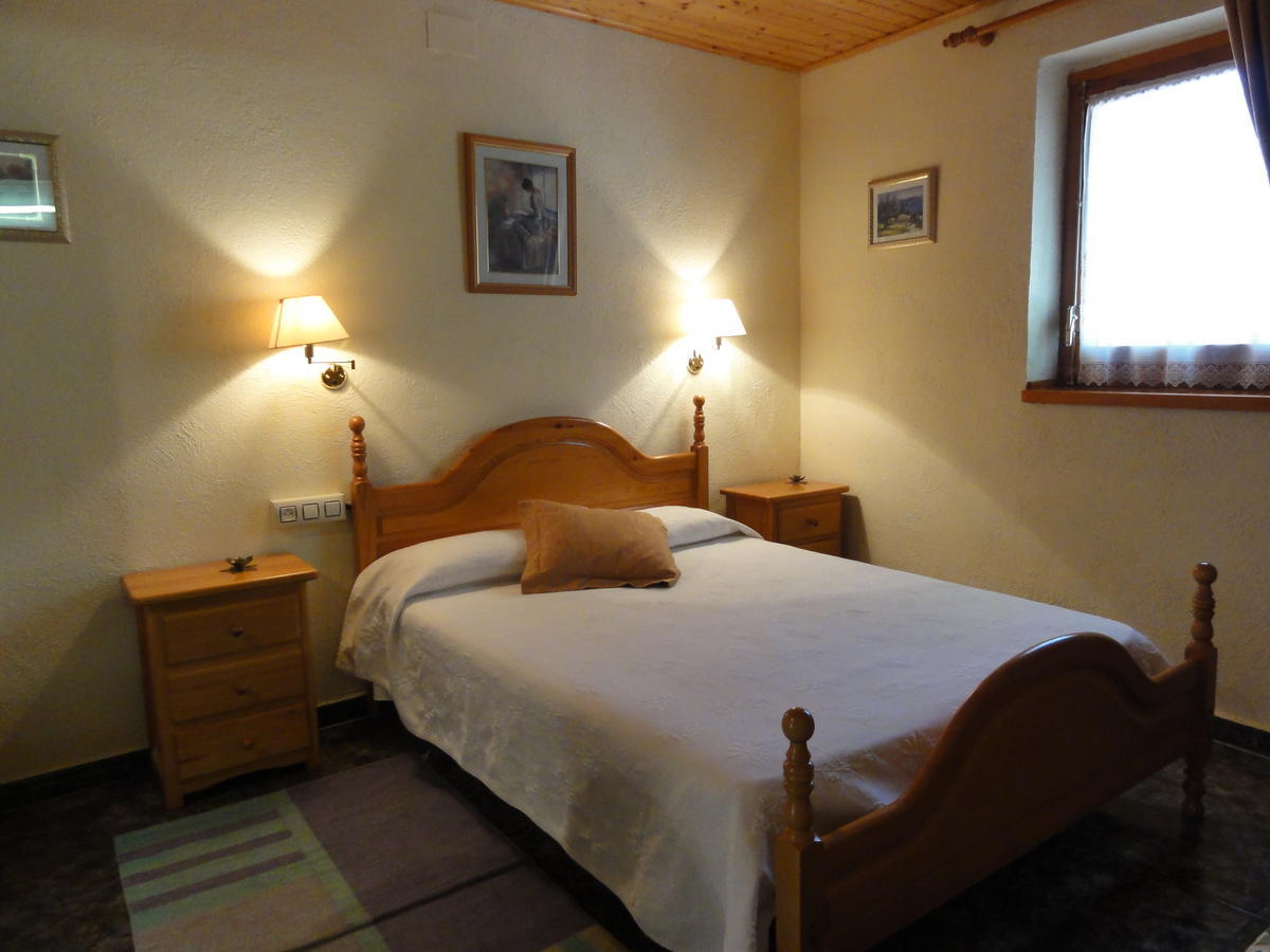 Ca L'Amadeu Hotel Vilanova de Escornalbou Ruang foto