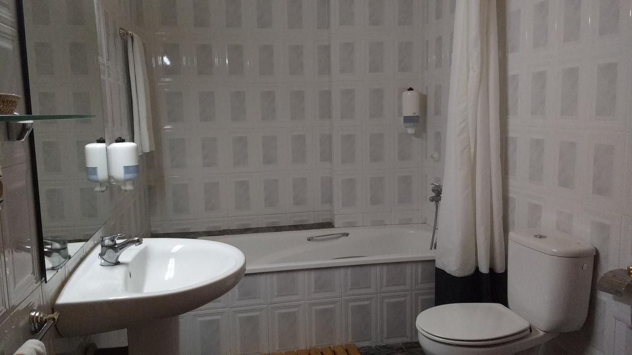 Ca L'Amadeu Hotel Vilanova de Escornalbou Bagian luar foto