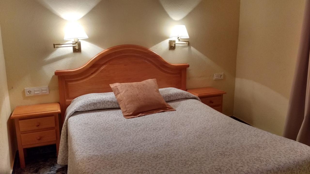 Ca L'Amadeu Hotel Vilanova de Escornalbou Bagian luar foto