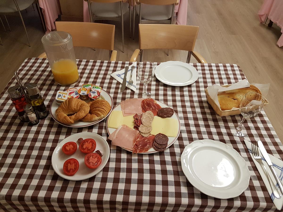 Ca L'Amadeu Hotel Vilanova de Escornalbou Bagian luar foto