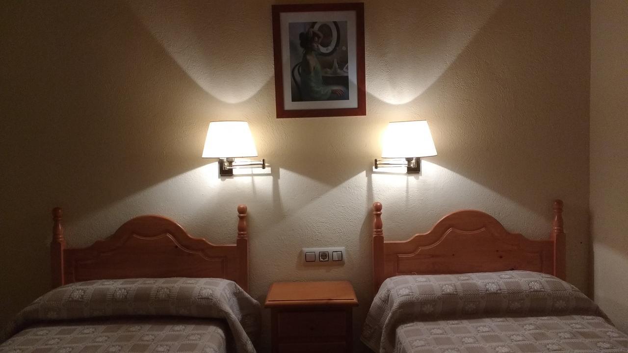 Ca L'Amadeu Hotel Vilanova de Escornalbou Bagian luar foto