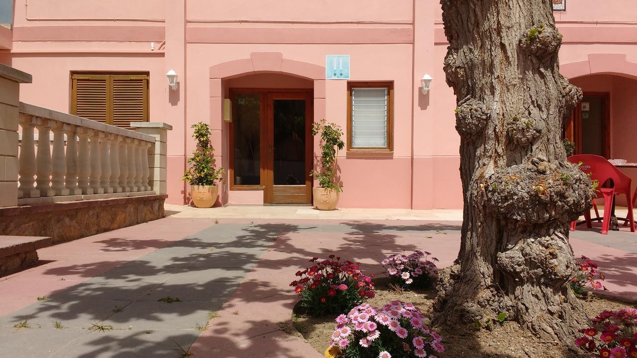 Ca L'Amadeu Hotel Vilanova de Escornalbou Bagian luar foto