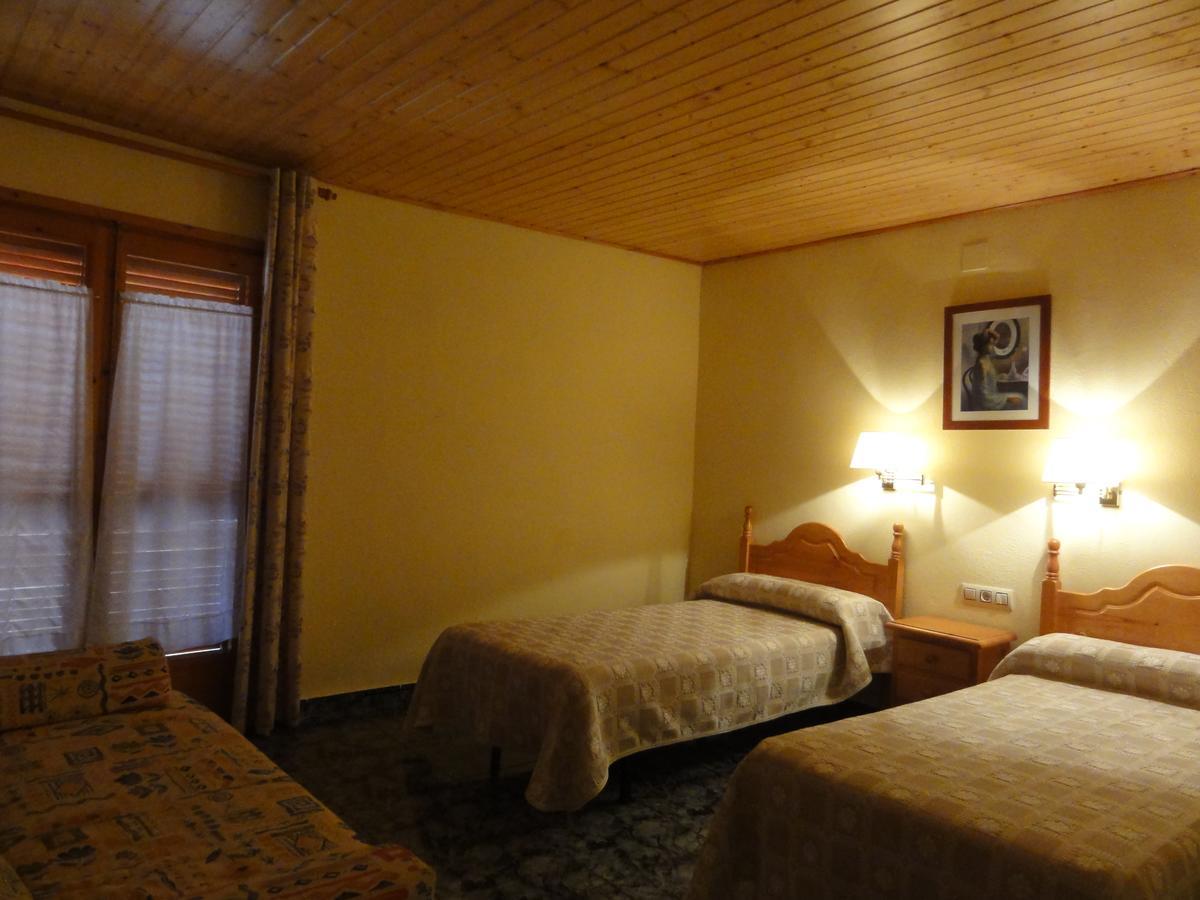 Ca L'Amadeu Hotel Vilanova de Escornalbou Bagian luar foto